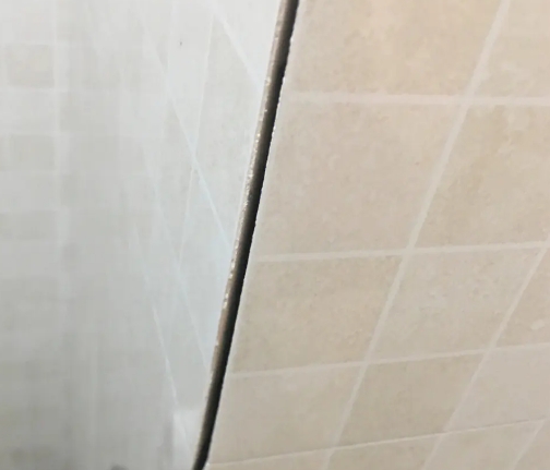 淮北瓷砖空鼓维修公司分享阳台瓷砖脱落的修复过程可以分为以下几个步骤